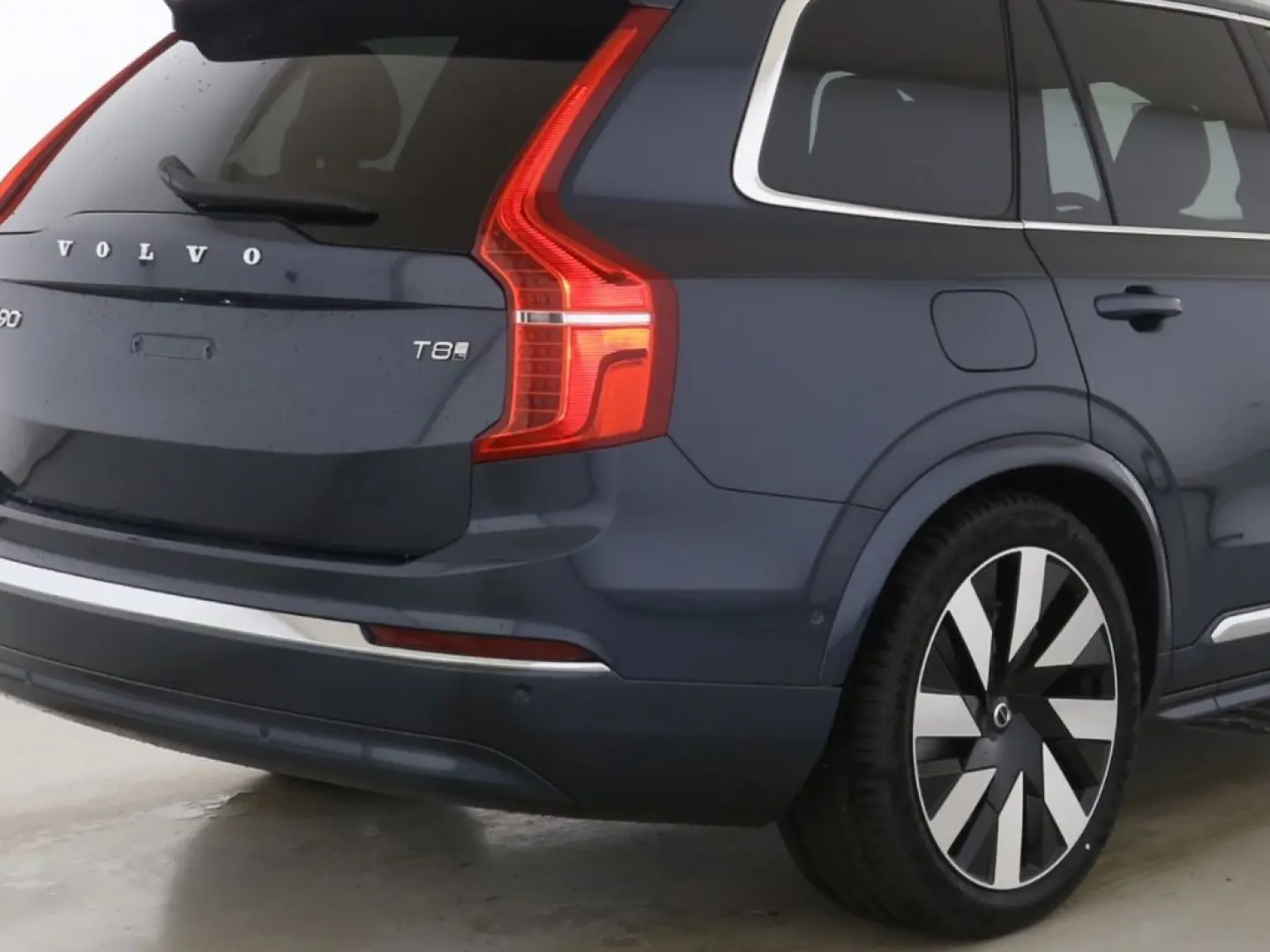 XC90 Plus Bright Recharge Plug-In Hybrid AWD T8 