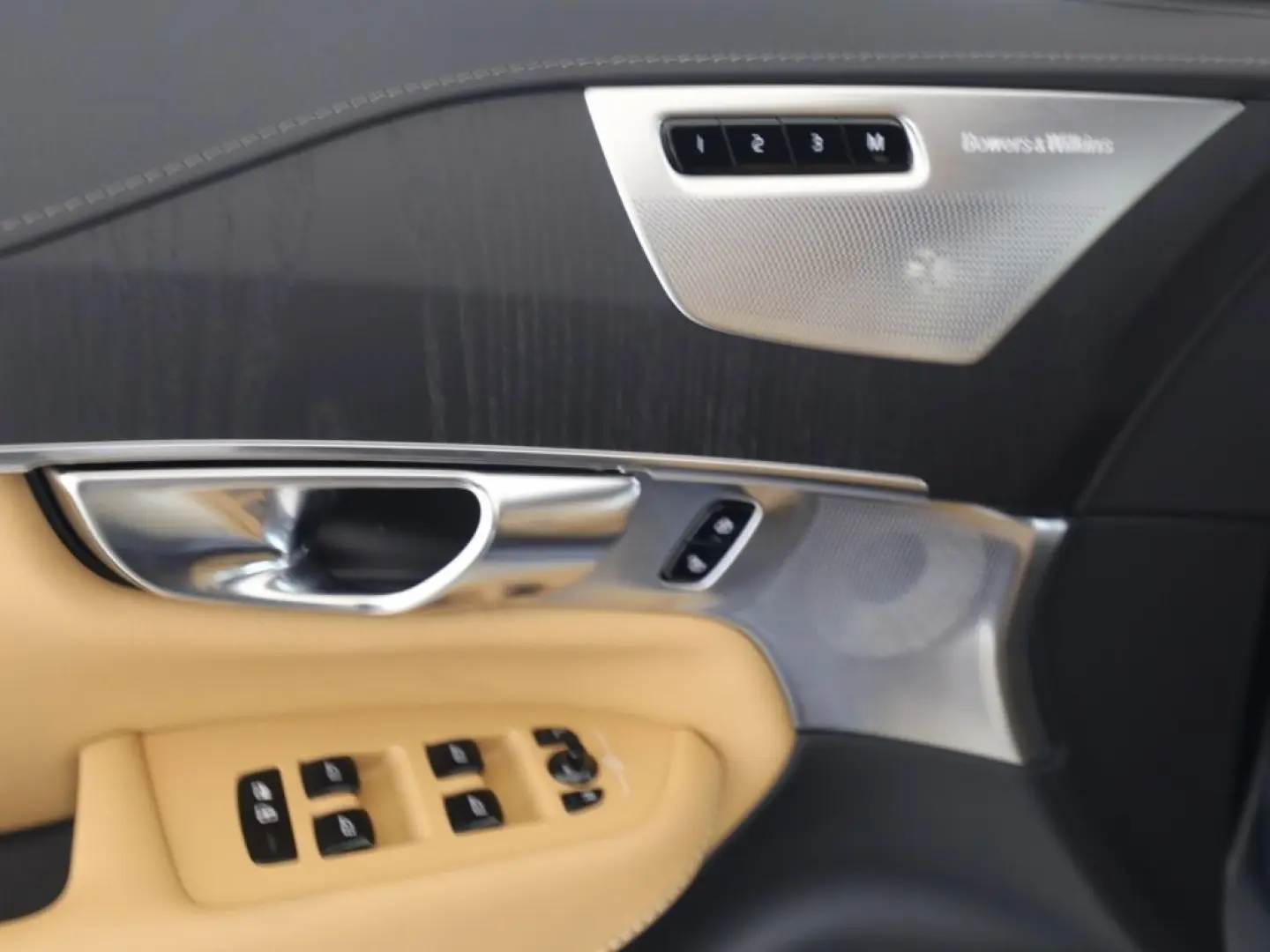 XC90 Plus Bright Recharge Plug-In Hybrid AWD T8 