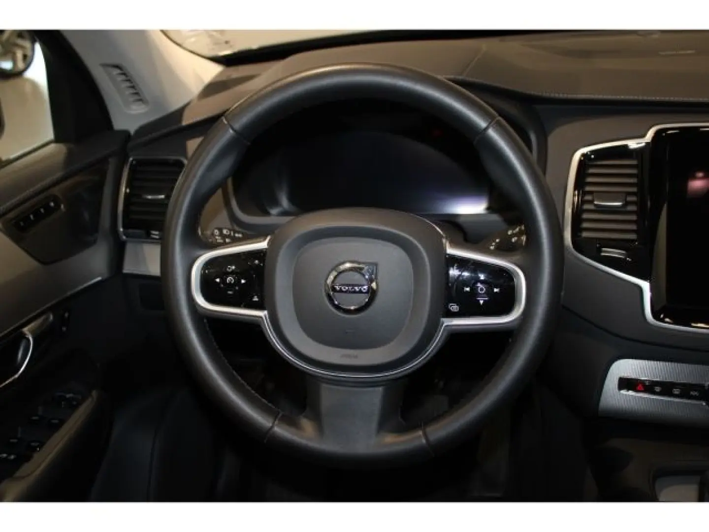 XC90 B5 Diesel Plus Dark AWD 7-Sitzer Voll-LED R
