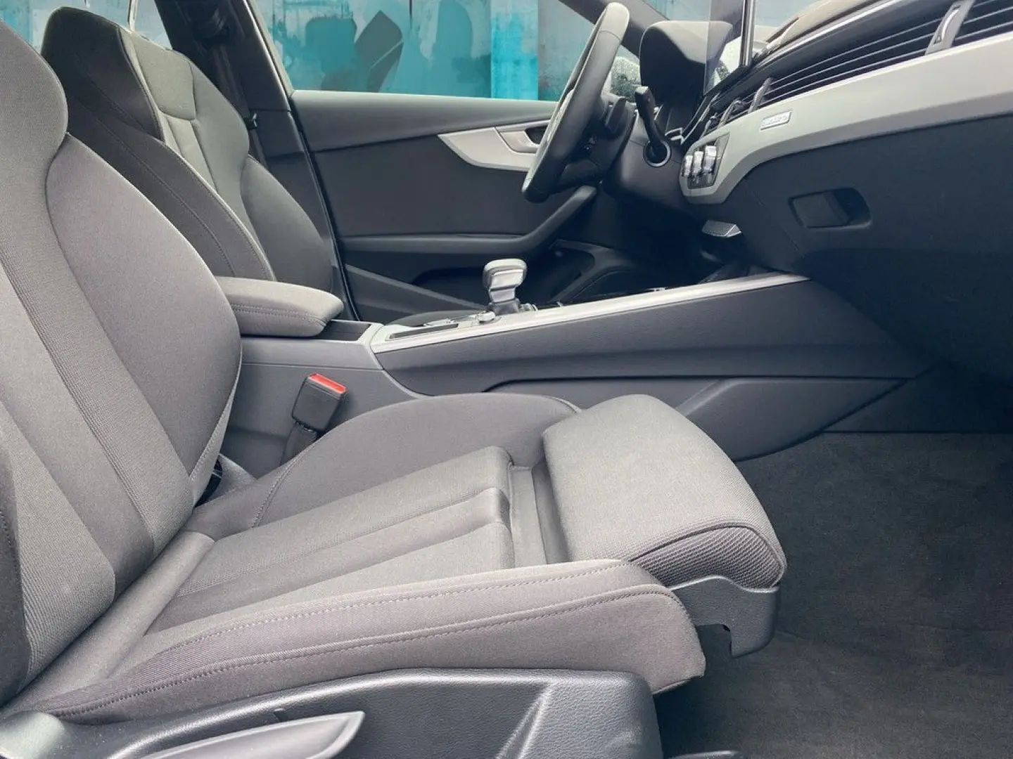 Audi A4 Limousine 40 TFSI S line quattro S tronic AHK