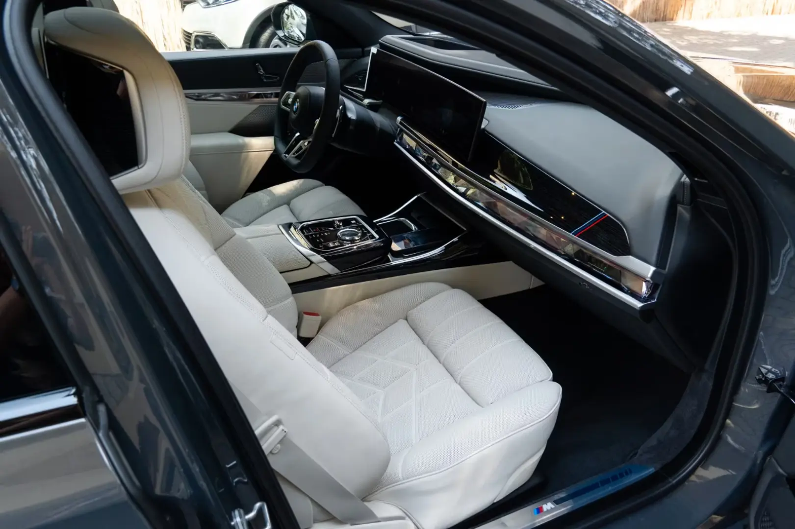 BMW 740 d xDrive M SPORT. INDIVID