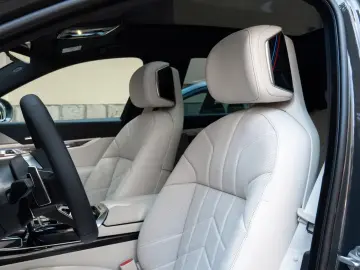 BMW 740 d xDrive M SPORT. INDIVID