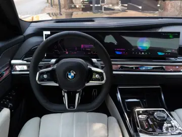 BMW 740 d xDrive M SPORT. INDIVID