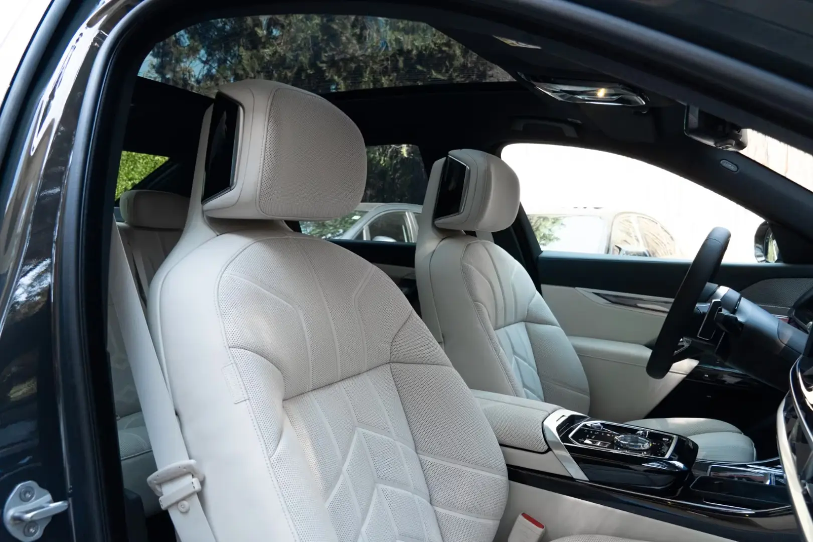 BMW 740 d xDrive M SPORT. INDIVID