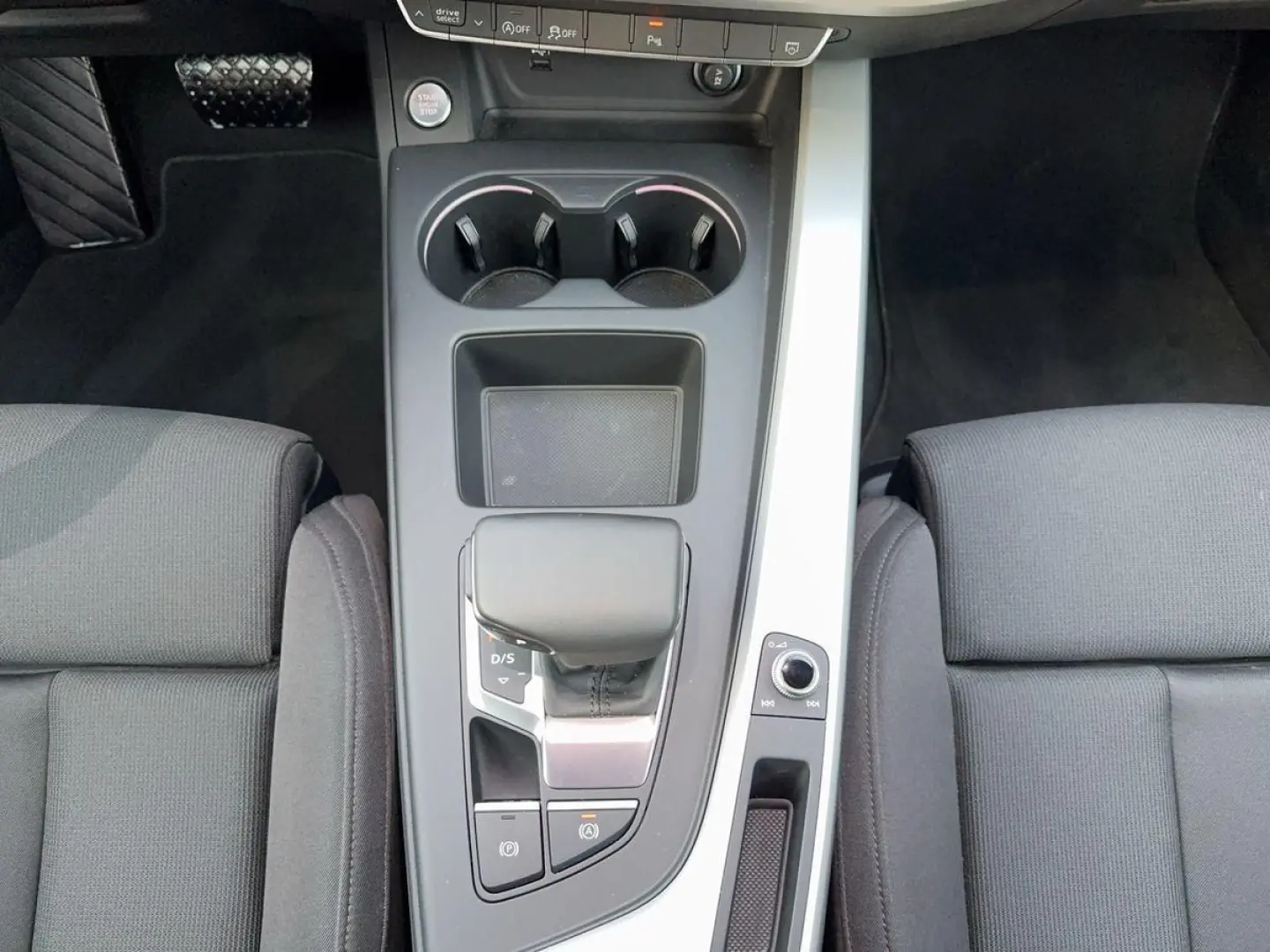 Audi A4 40 TFSI Q S LINE MASSAGE+HUD+ACC+MATRIX++