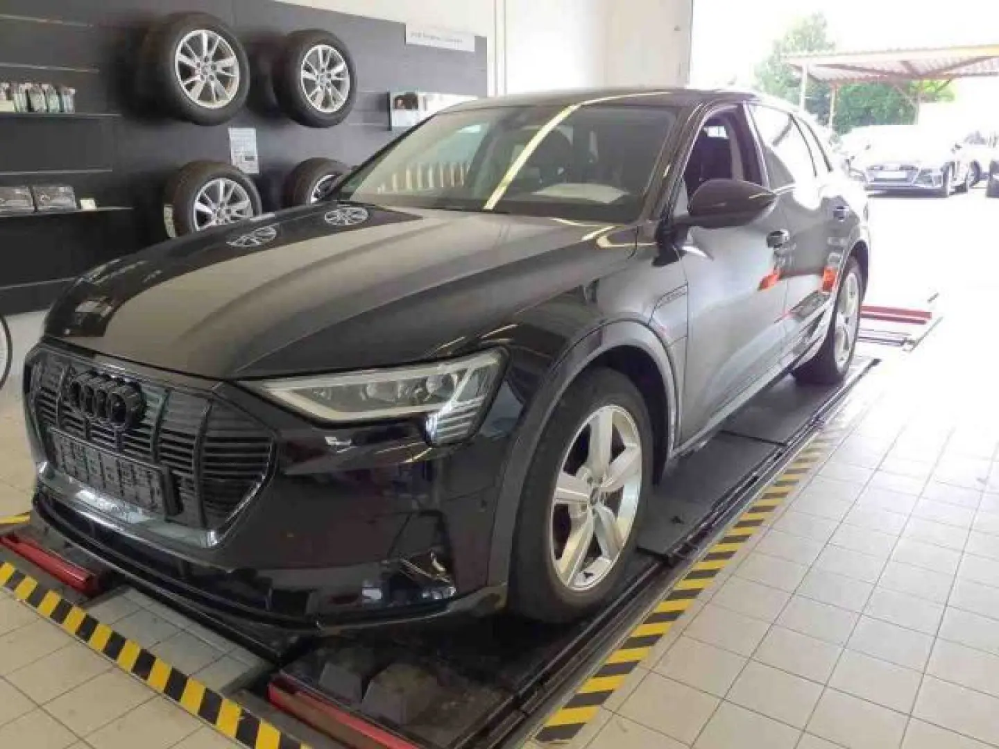e-tron 50 quattro AHK Navi SHZ Luft LED Virtual