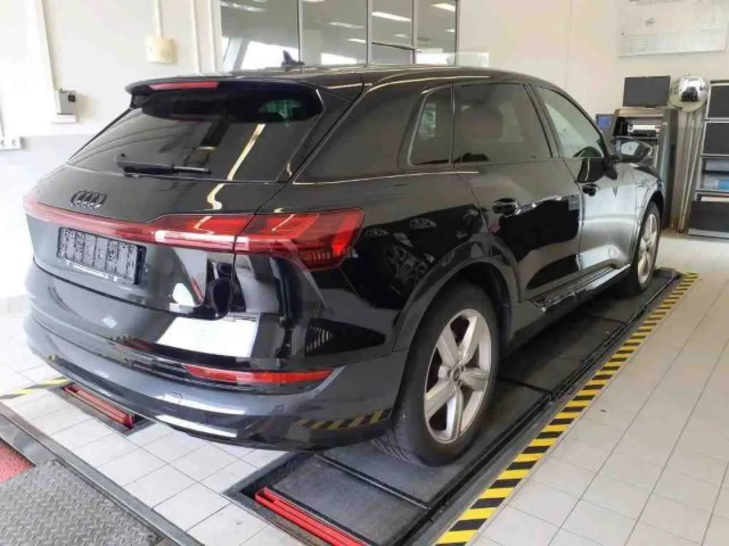 e-tron 50 quattro AHK Navi SHZ Luft LED Virtual