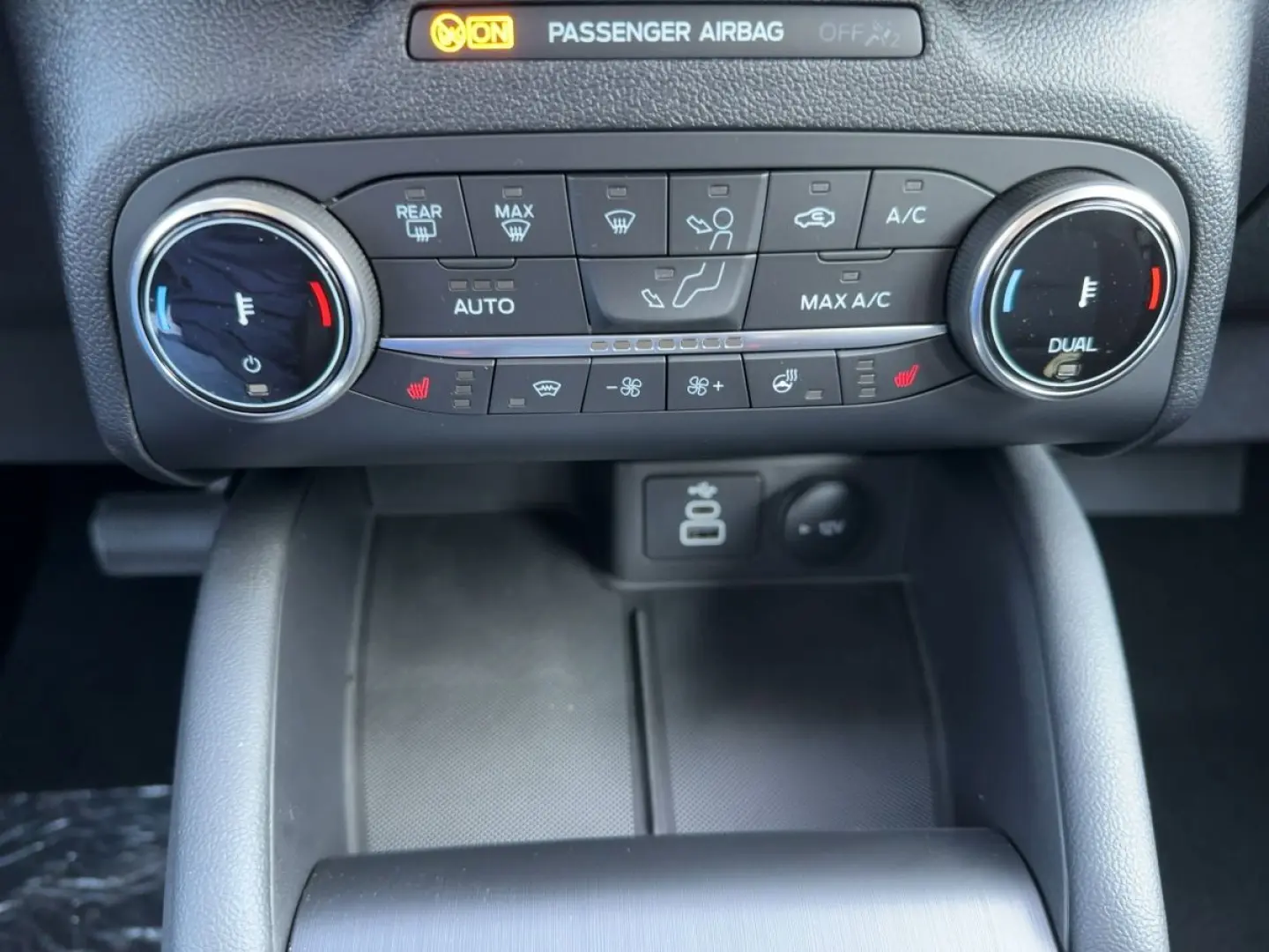 KUGA Titanium Allwetter+Kamera+Navi+Keyless PDC