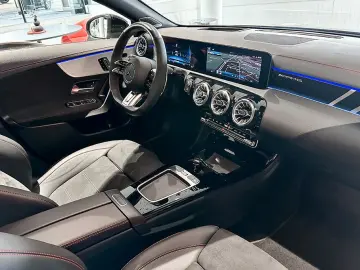 CLA 45 S 4M+ SB Night+Multib+Pano+Distronic+HuD