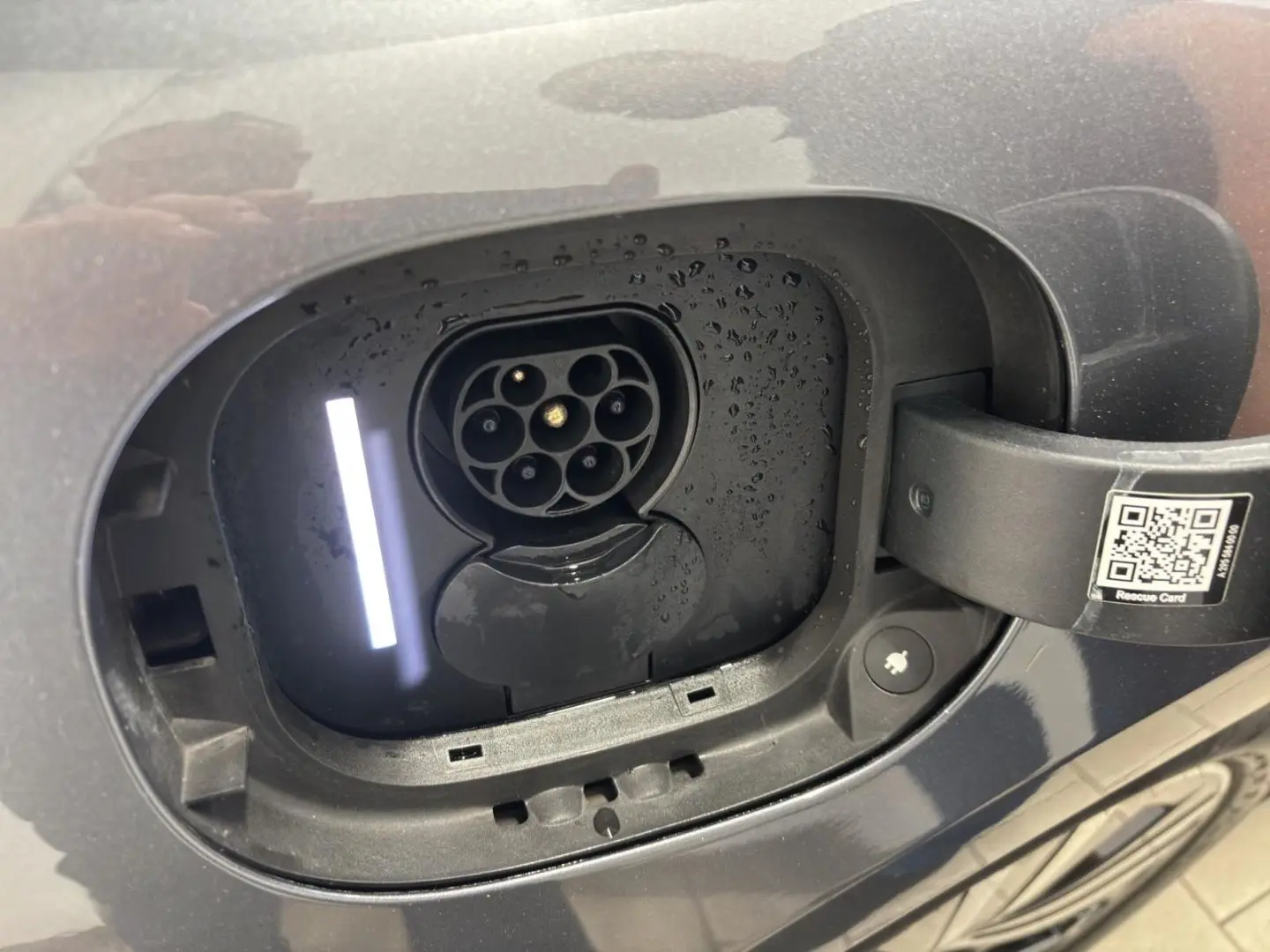 EQE 300 ELECTRIC ART DISTR+HI.LENK.+RFK+BURM+LED
