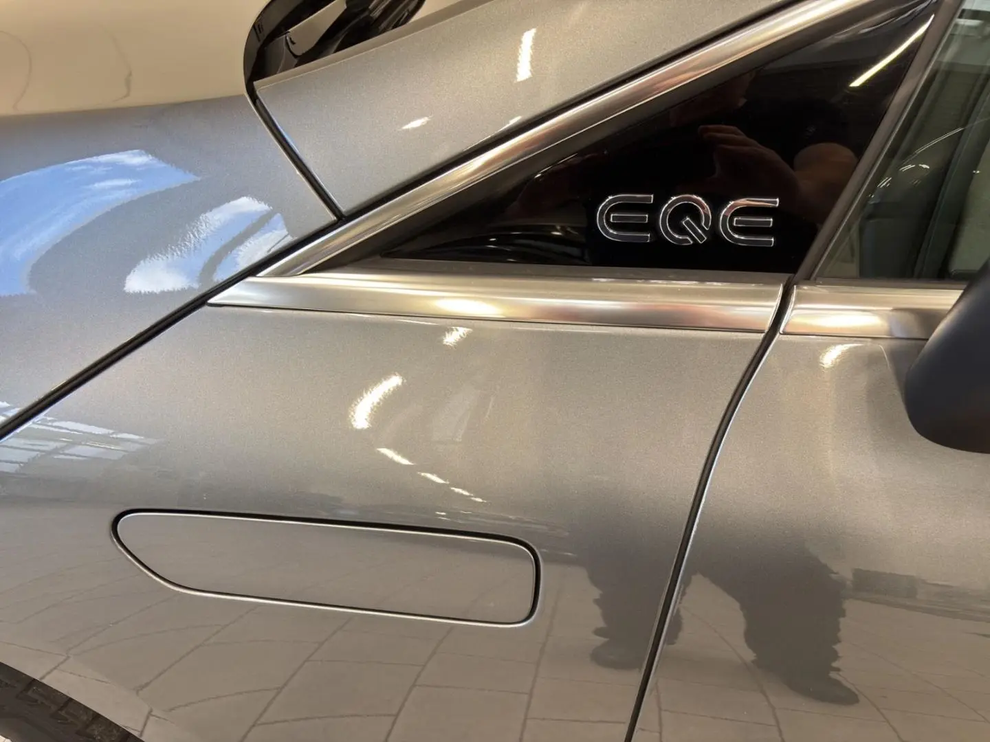 EQE 300 ELECTRIC ART DISTR+HI.LENK.+RFK+BURM+LED