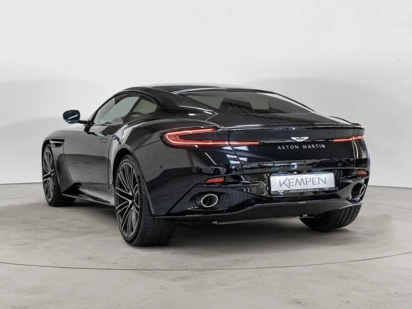 DB12 Oberon Black Carbonbremse Interieur Duotone