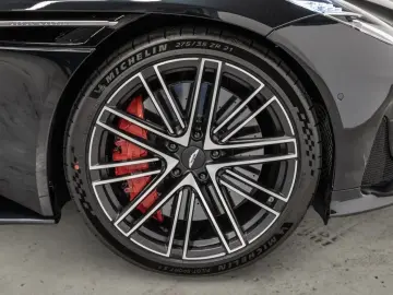 DB12 Oberon Black Carbonbremse Interieur Duotone