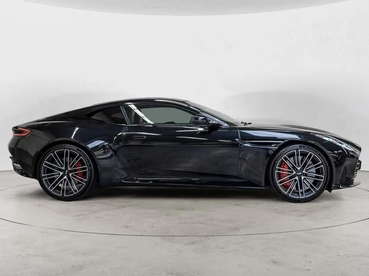 DB12 Oberon Black Carbonbremse Interieur Duotone