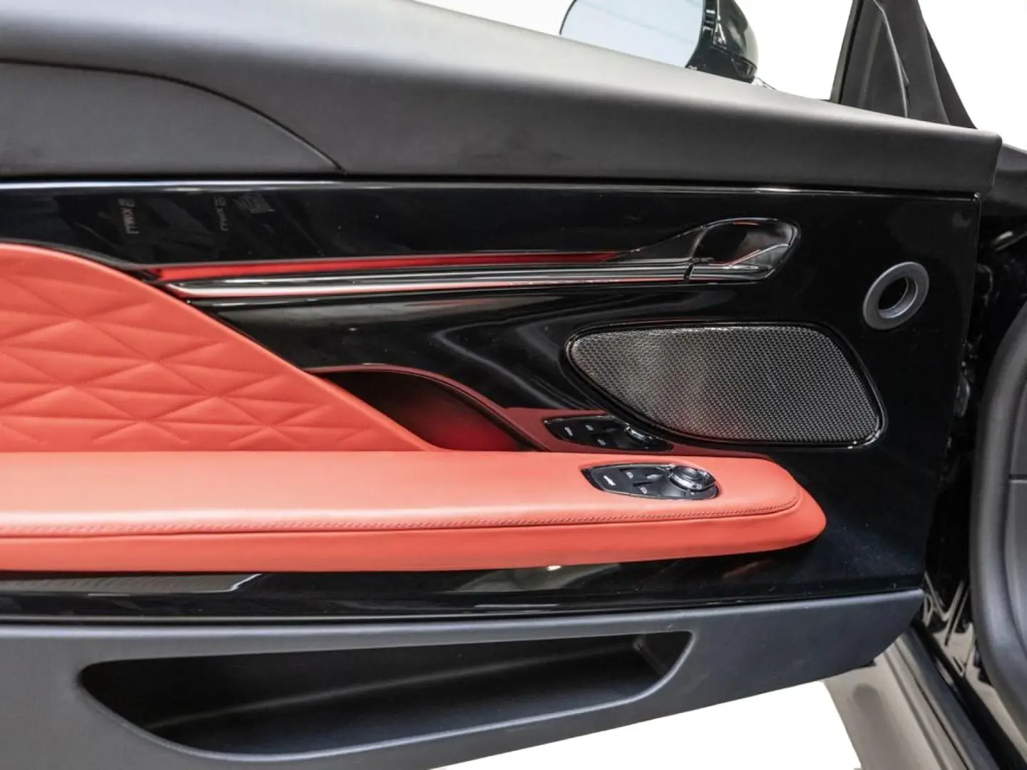 DB12 Oberon Black Carbonbremse Interieur Duotone