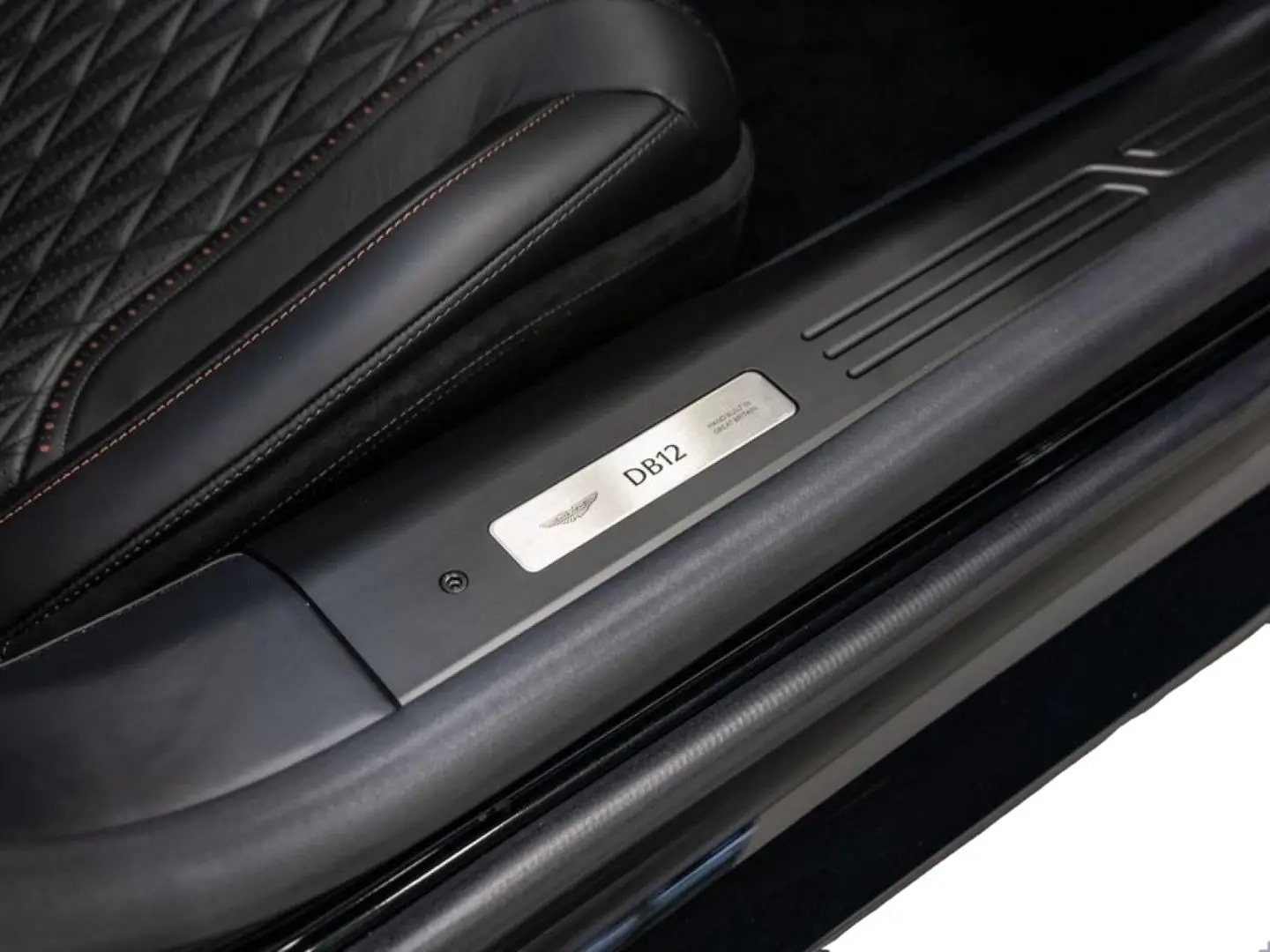 DB12 Oberon Black Carbonbremse Interieur Duotone