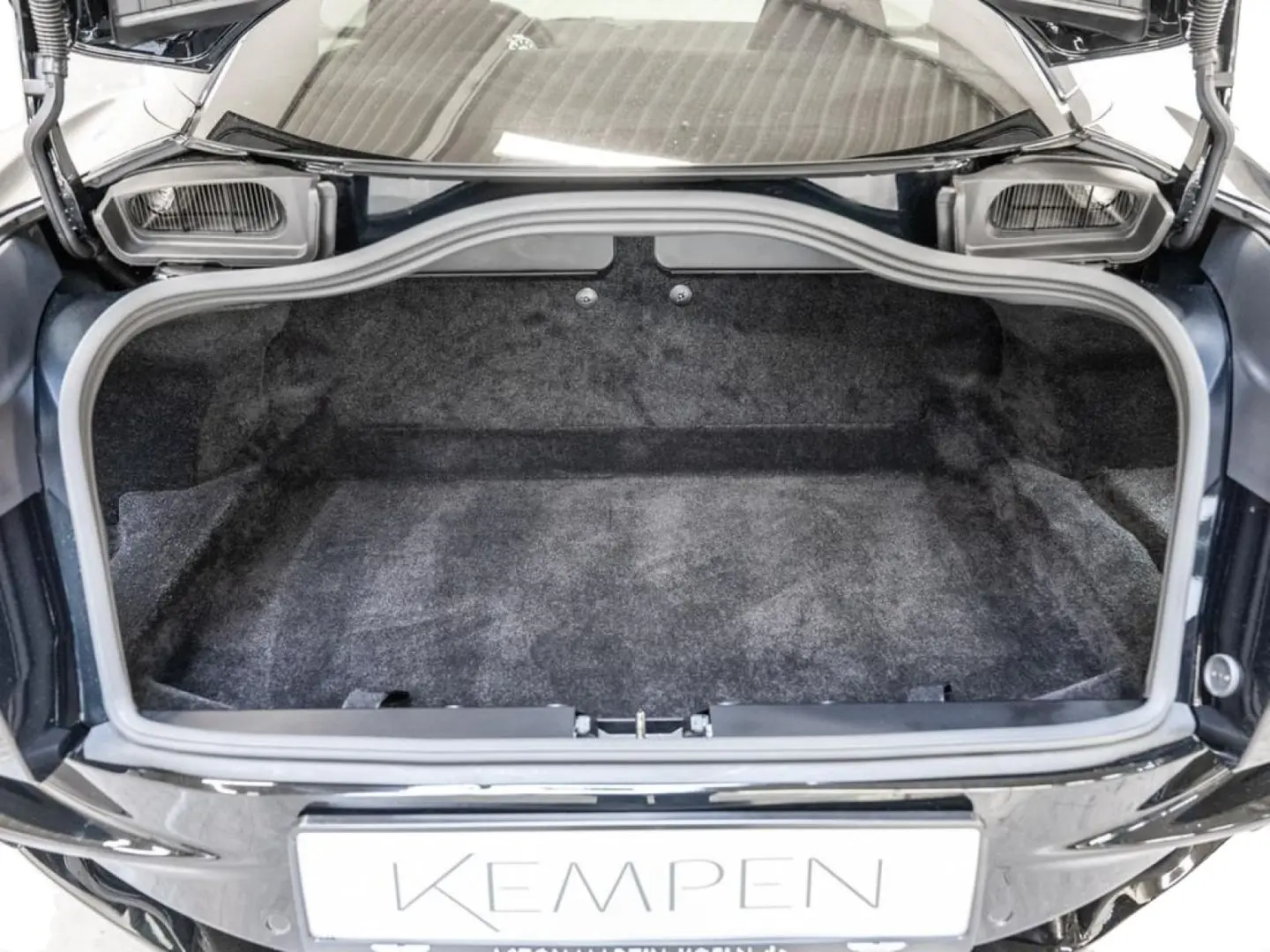 DB12 Oberon Black Carbonbremse Interieur Duotone