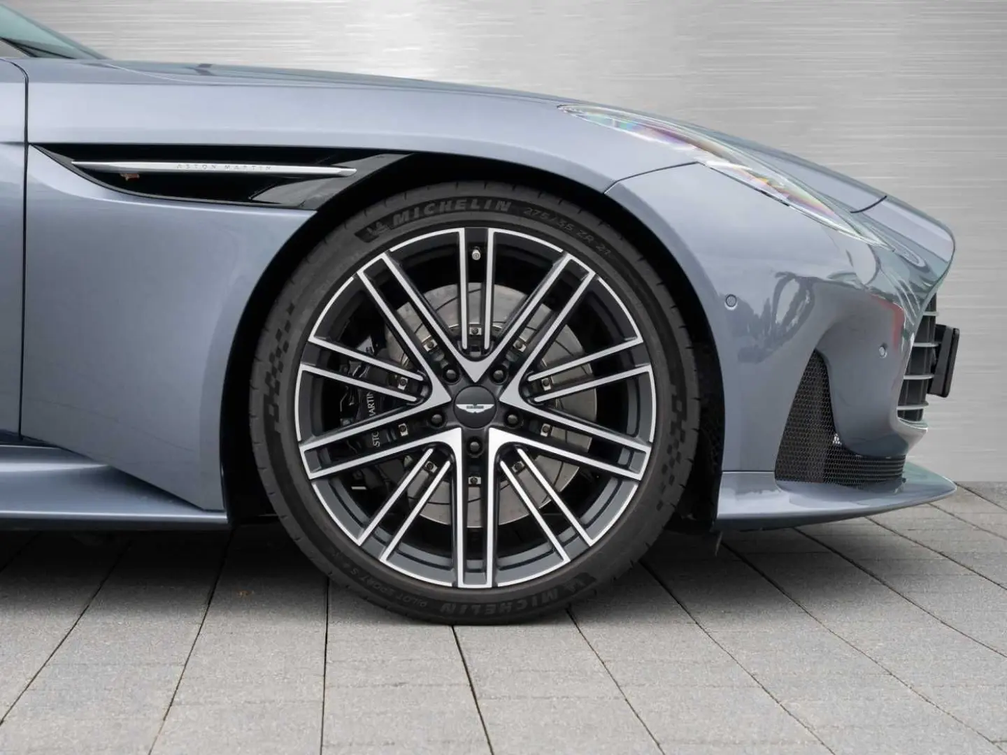 DB12 V8 Coupe