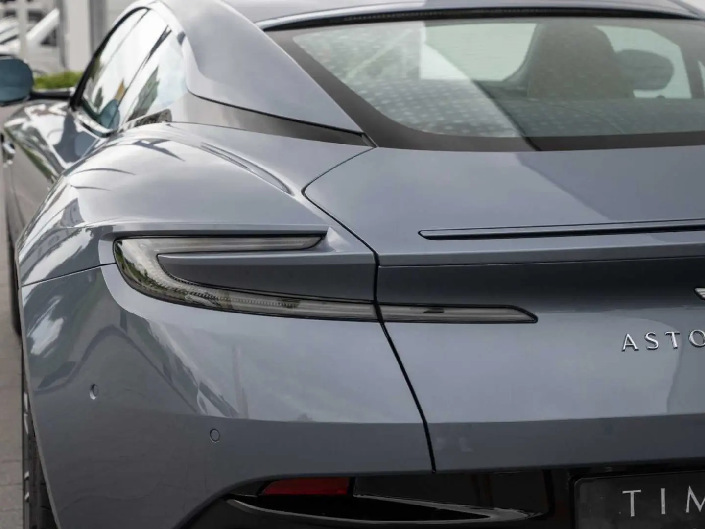 DB12 V8 Coupe