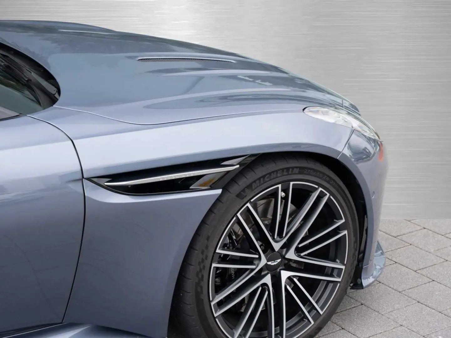 DB12 V8 Coupe