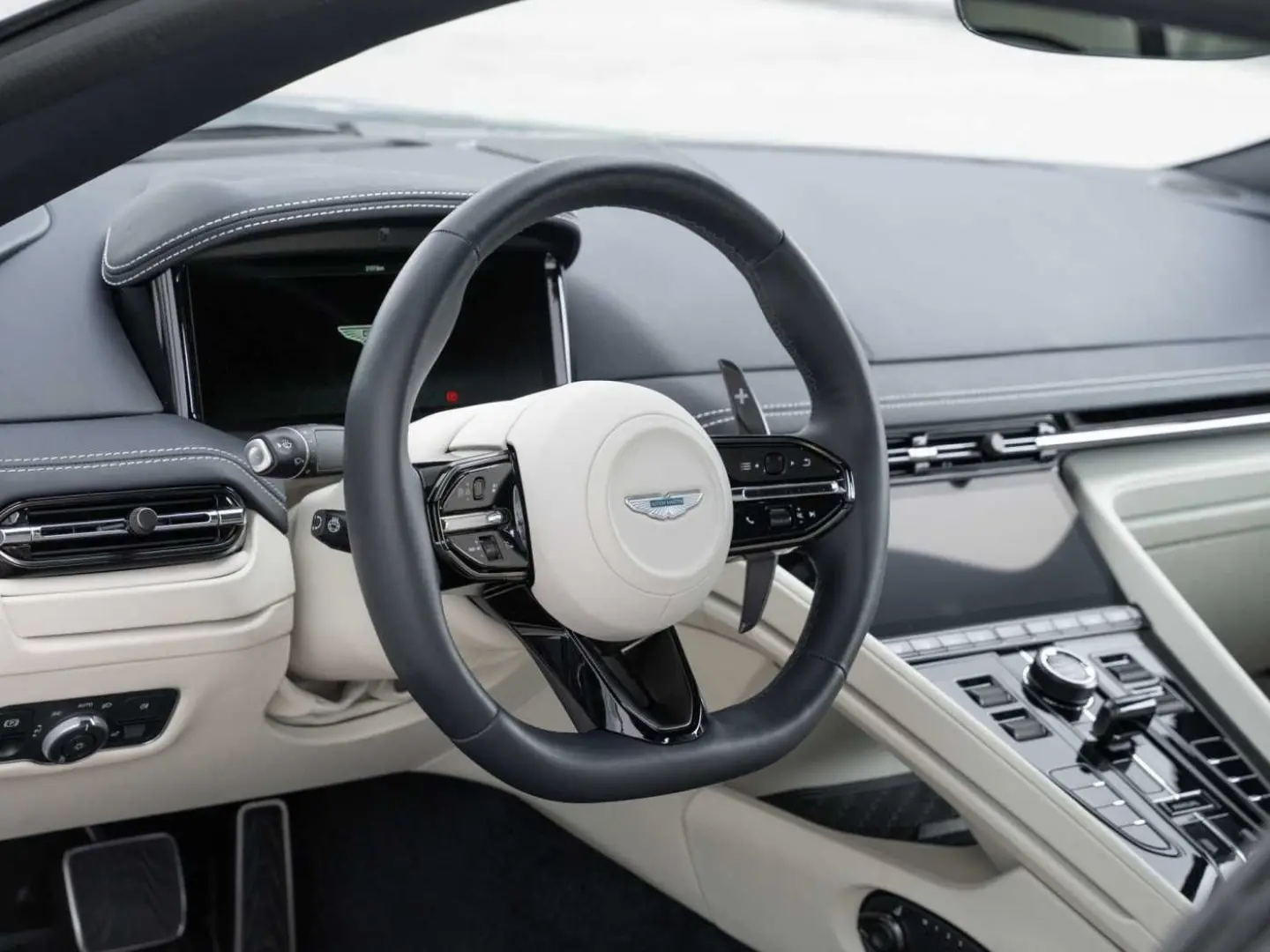 DB12 V8 Coupe
