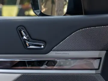 BMW 740 d M SPORT. INDIVID. MASAJ.