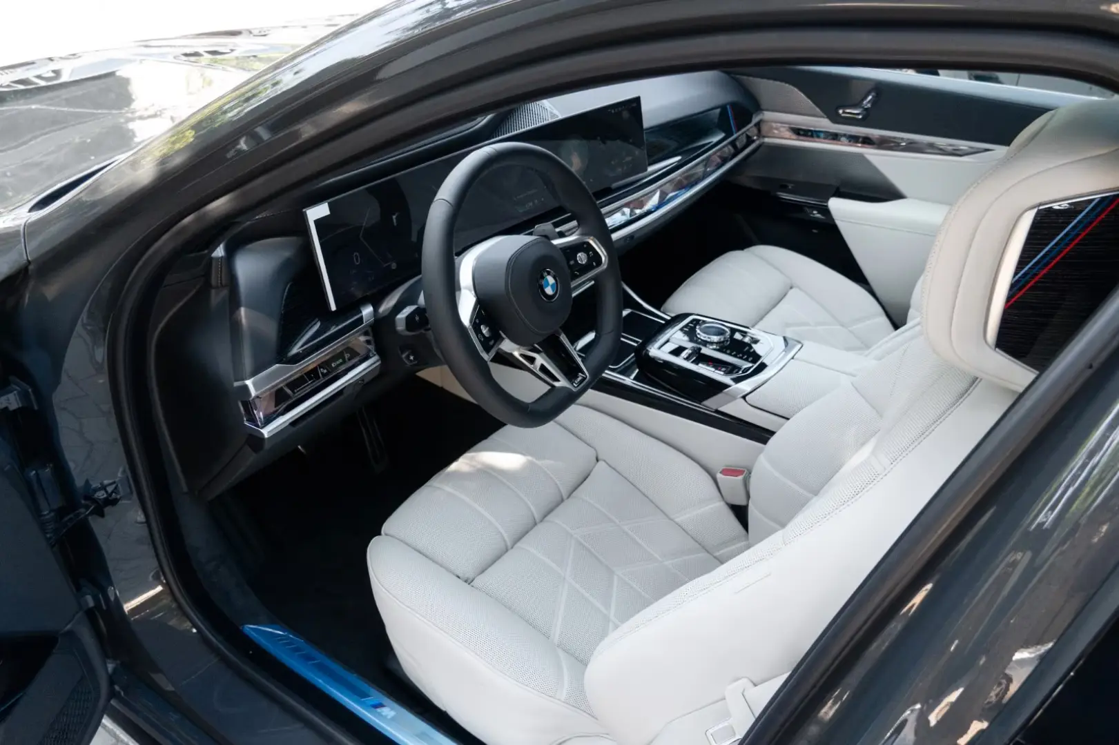 BMW 740 d M SPORT. INDIVID. MASAJ.