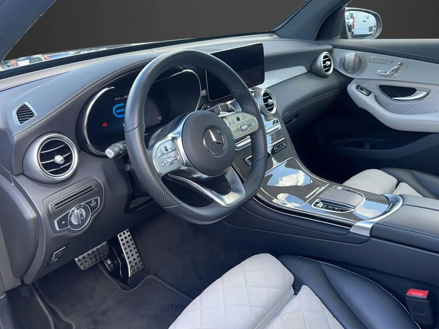 GLC 300 de AMG LINE DESIGNO 4Matic PANO BURMESTE