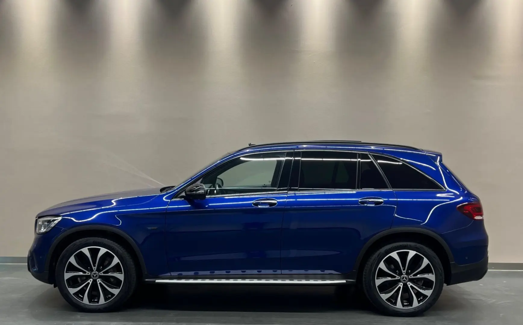 GLC300 e 4M *NIGHT*PANO*MASSAGE*AHK*BURM*DISTR*