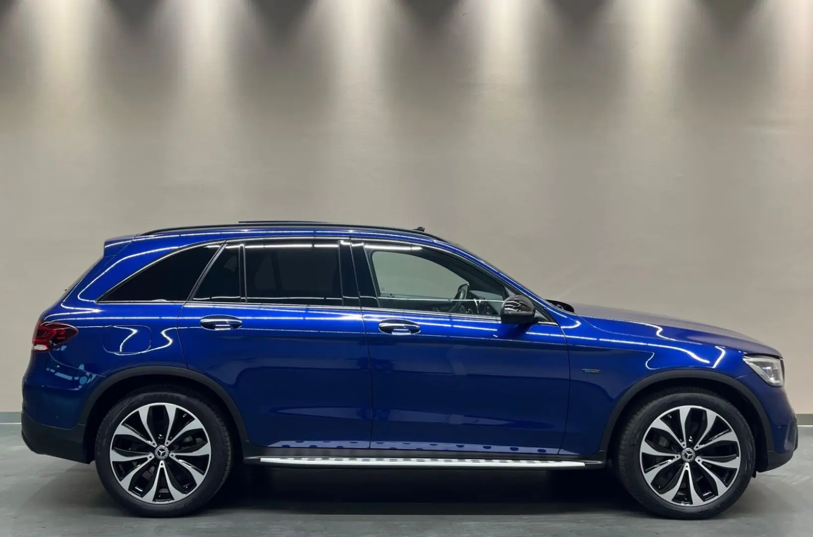 GLC300 e 4M *NIGHT*PANO*MASSAGE*AHK*BURM*DISTR*