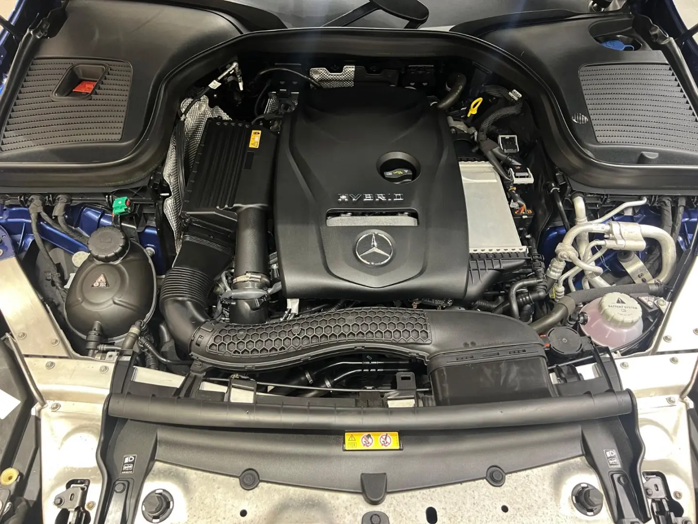 GLC300 e 4M *NIGHT*PANO*MASSAGE*AHK*BURM*DISTR*
