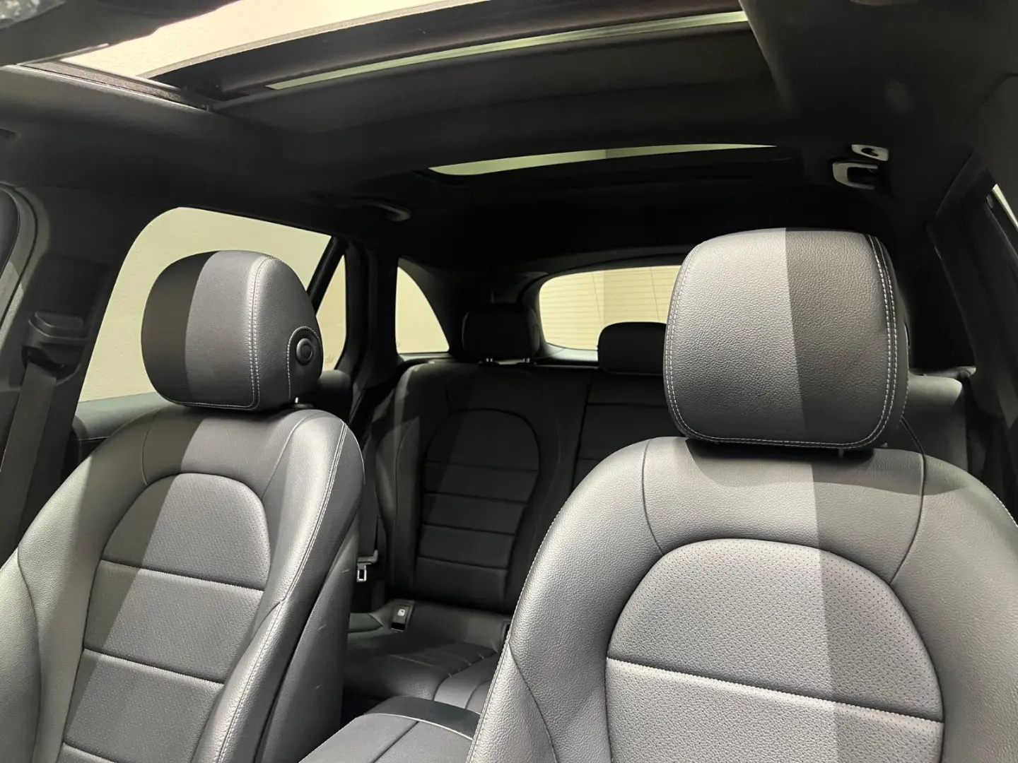 GLC300 e 4M *NIGHT*PANO*MASSAGE*AHK*BURM*DISTR*