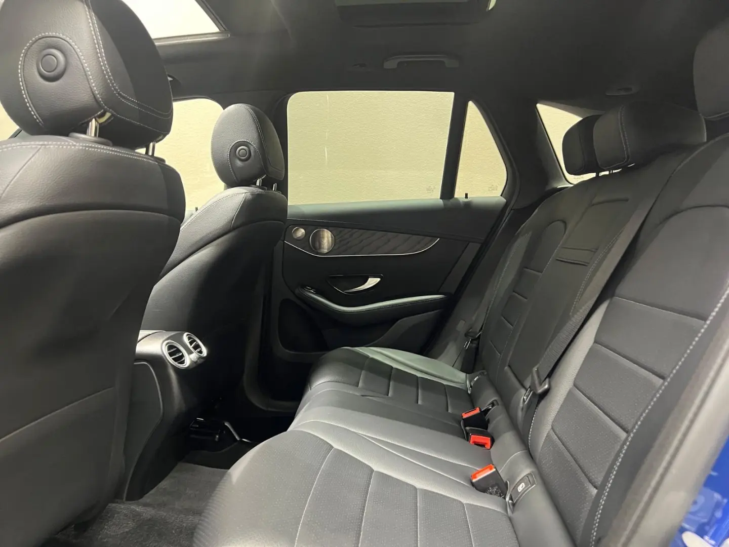 GLC300 e 4M *NIGHT*PANO*MASSAGE*AHK*BURM*DISTR*