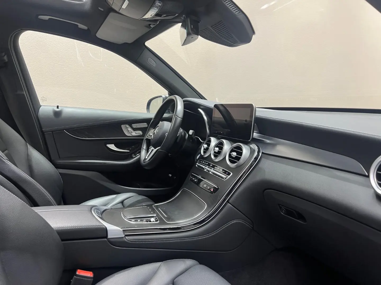 GLC300 e 4M *NIGHT*PANO*MASSAGE*AHK*BURM*DISTR*