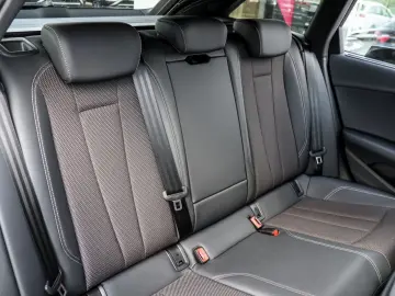 Audi A4 Avant S-Line 40 TDI quattro S-tronic