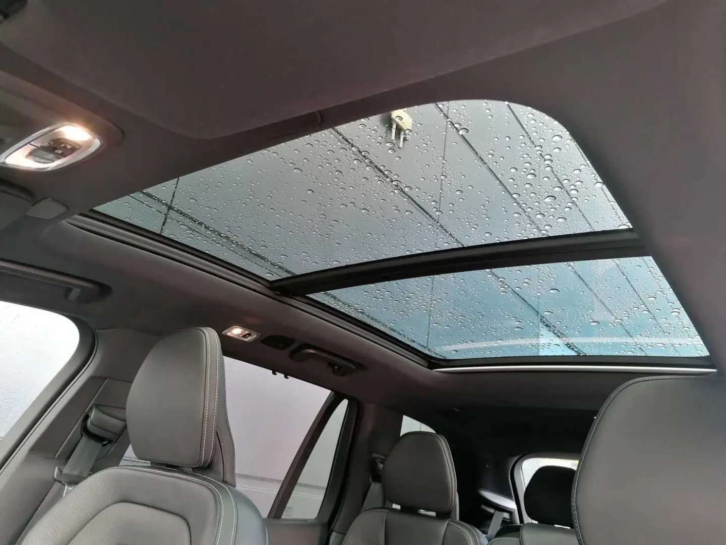 XC90 B5 D AWD R-Design 7-Sitzer 360°, Pano uvm.