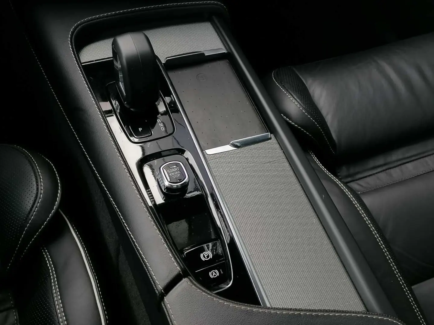 XC90 B5 D AWD R-Design 7-Sitzer 360°, Pano uvm.