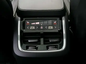 XC90 B5 D AWD R-Design 7-Sitzer 360°, Pano uvm.