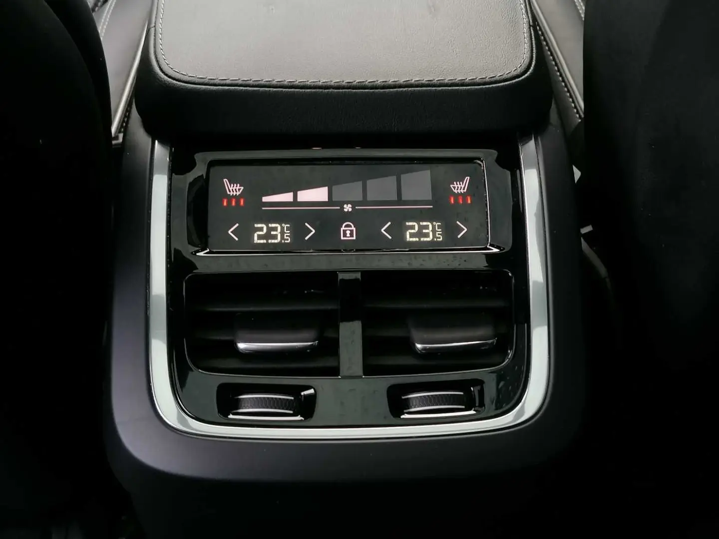 XC90 B5 D AWD R-Design 7-Sitzer 360°, Pano uvm.