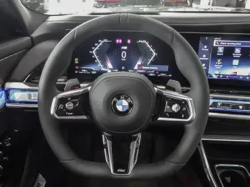 BMW 740 d xDrive M Sport HUD PANO ACC
