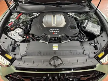 RS6 Avant qu tiptro 360°+HuD+Keramik+Pano+Sthz