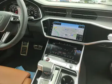Audi RS 6 Avant 4.0 TFSI quattro*