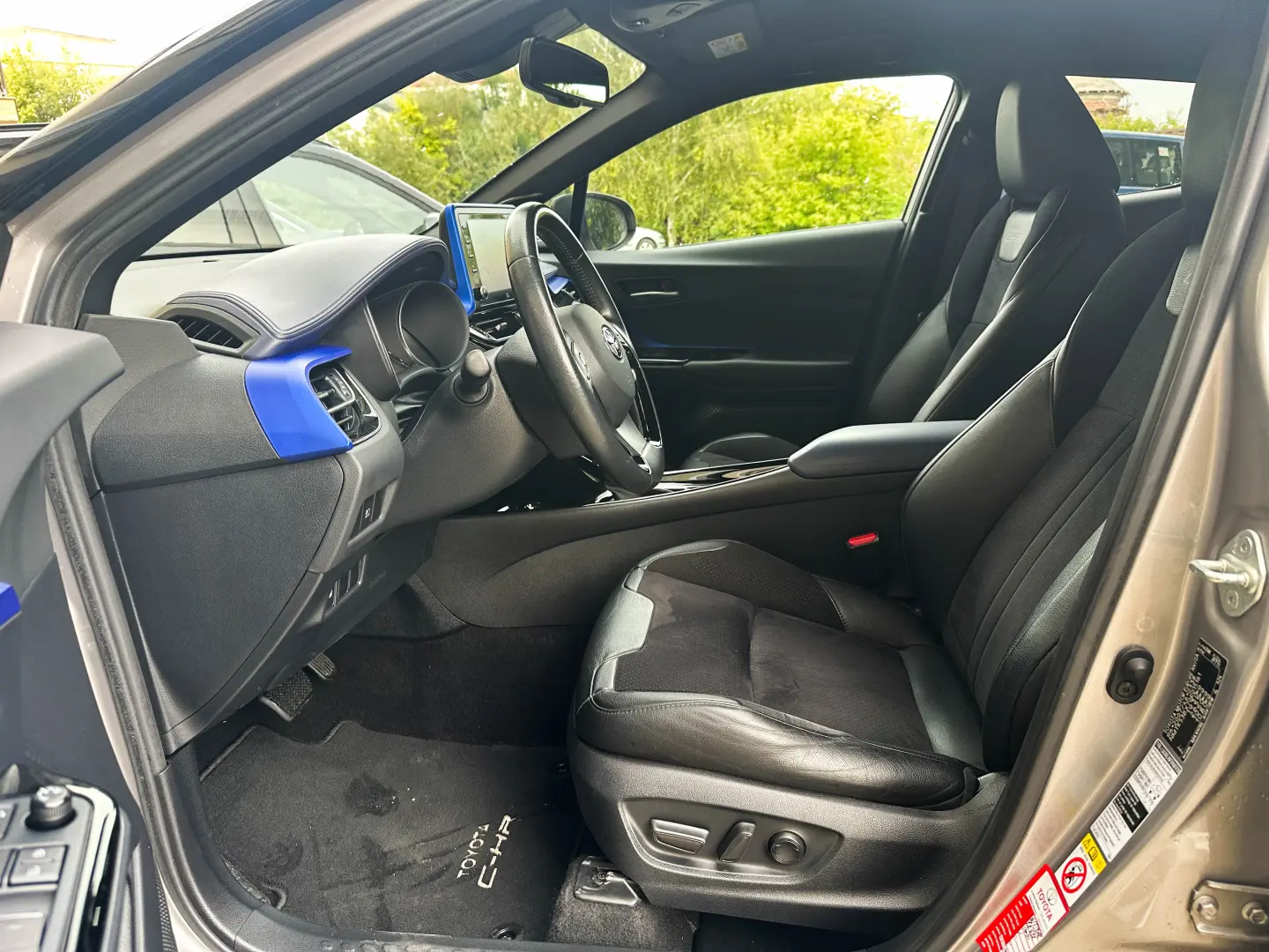 Toyota C-HR 2.0 HSD 184 CP 4x2 CVT Classy Bi-Tone