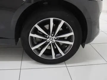 F-Pace D200 AWD R-Dynamic SE AHK DAB LED RFK