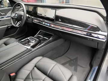 740d xDrive M Sport Pano Sky Lounge* Standheiz.*