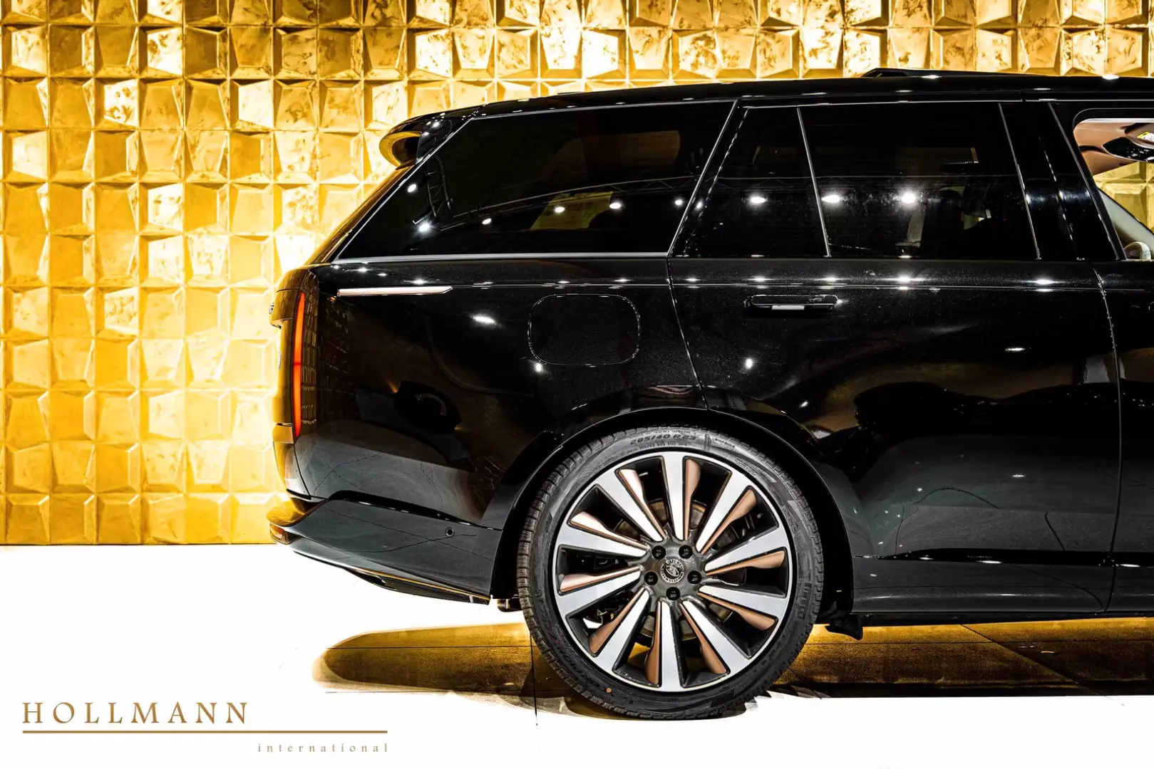 Land Rover Range Rover P615 SV + 23 INCH + REAR TV + MY2025