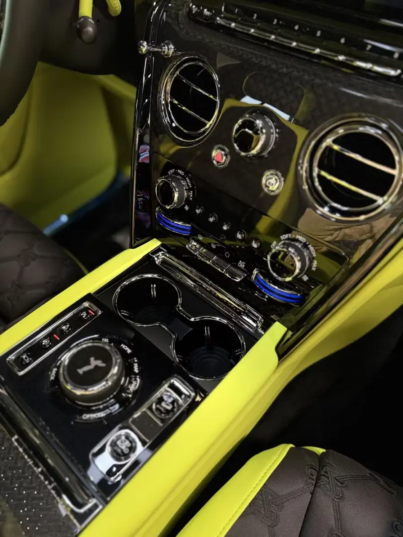 Rolls-Royce Cullinan BLACK BADGE 4SEAT facelift 2025
