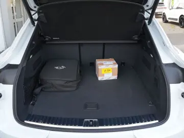 E-Hybrid Coupé SPORTDESIGN-ACC-LUFTF.-PANO-VOLL