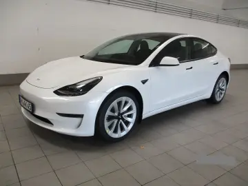 Model 3 Allradantrieb mit Dualmotor Long Range