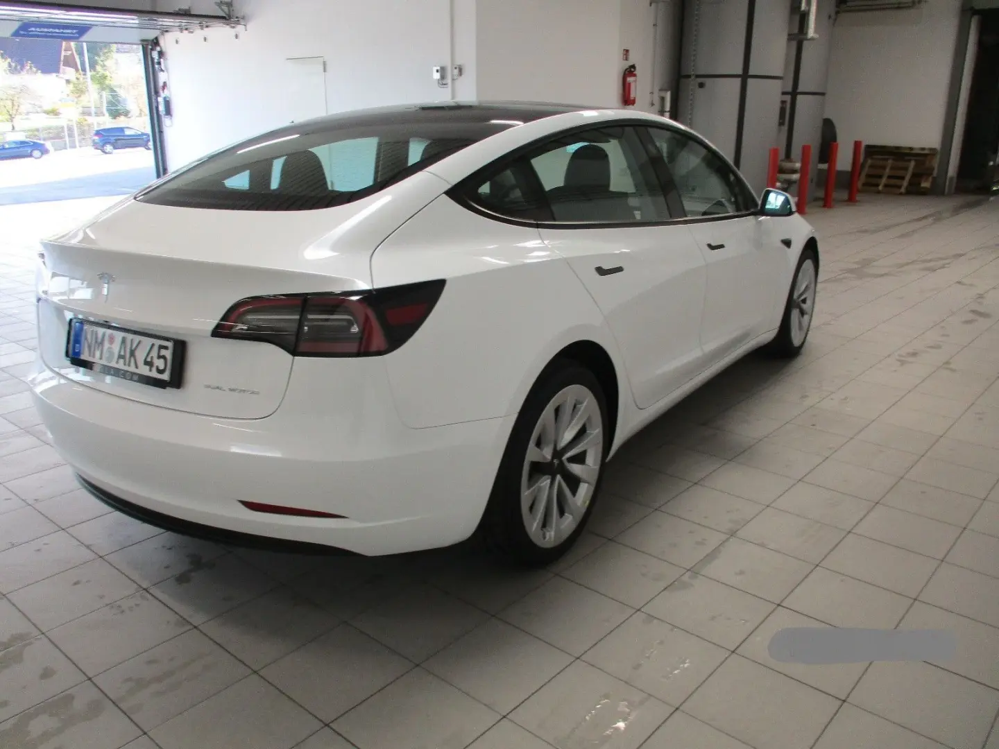 Model 3 Allradantrieb mit Dualmotor Long Range